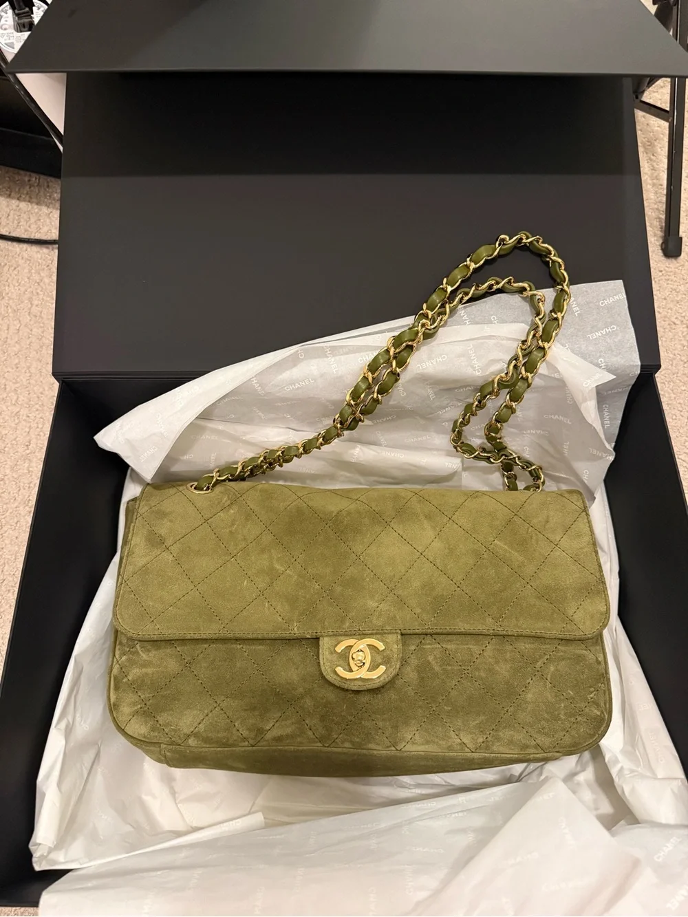 Chanel maxi flap in green suede 32cm NWT
